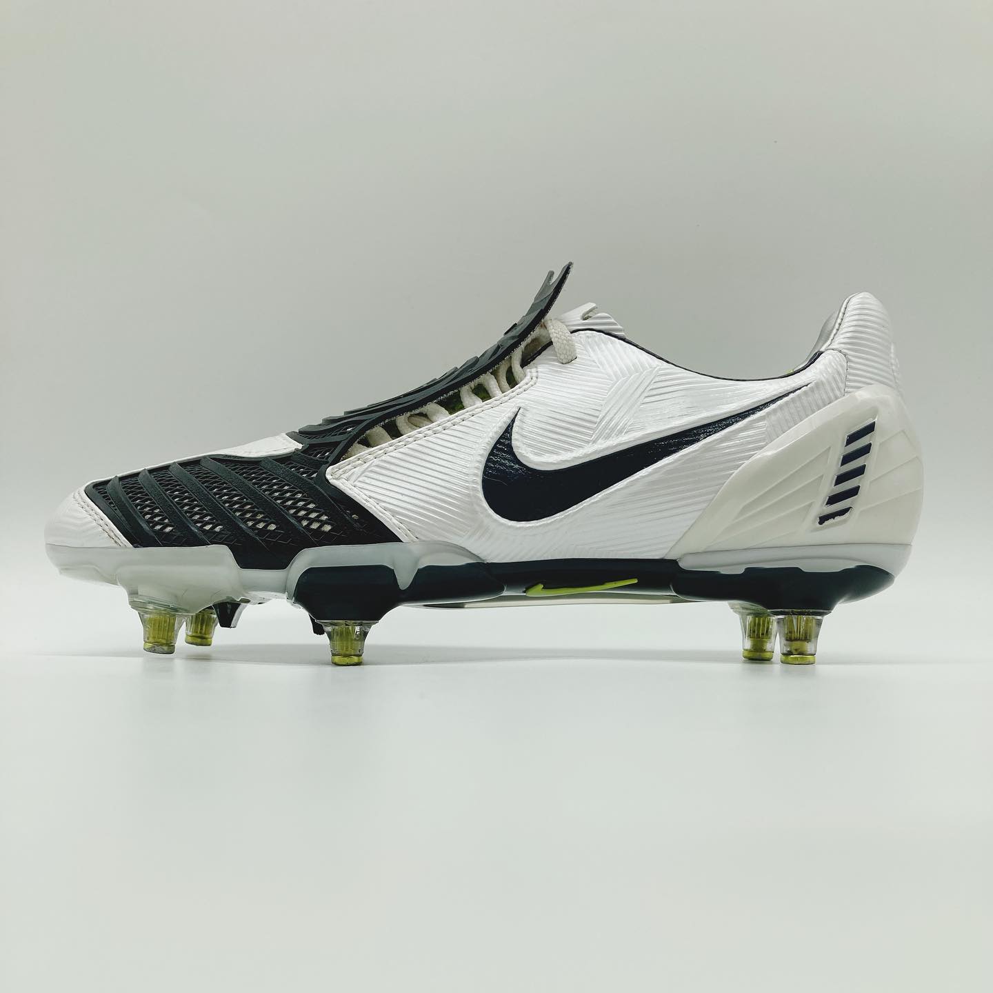 NIKE TOTAL90 Laser II - SG - PRE-OWNED Condition 9.8 - 7 - 8 - 41